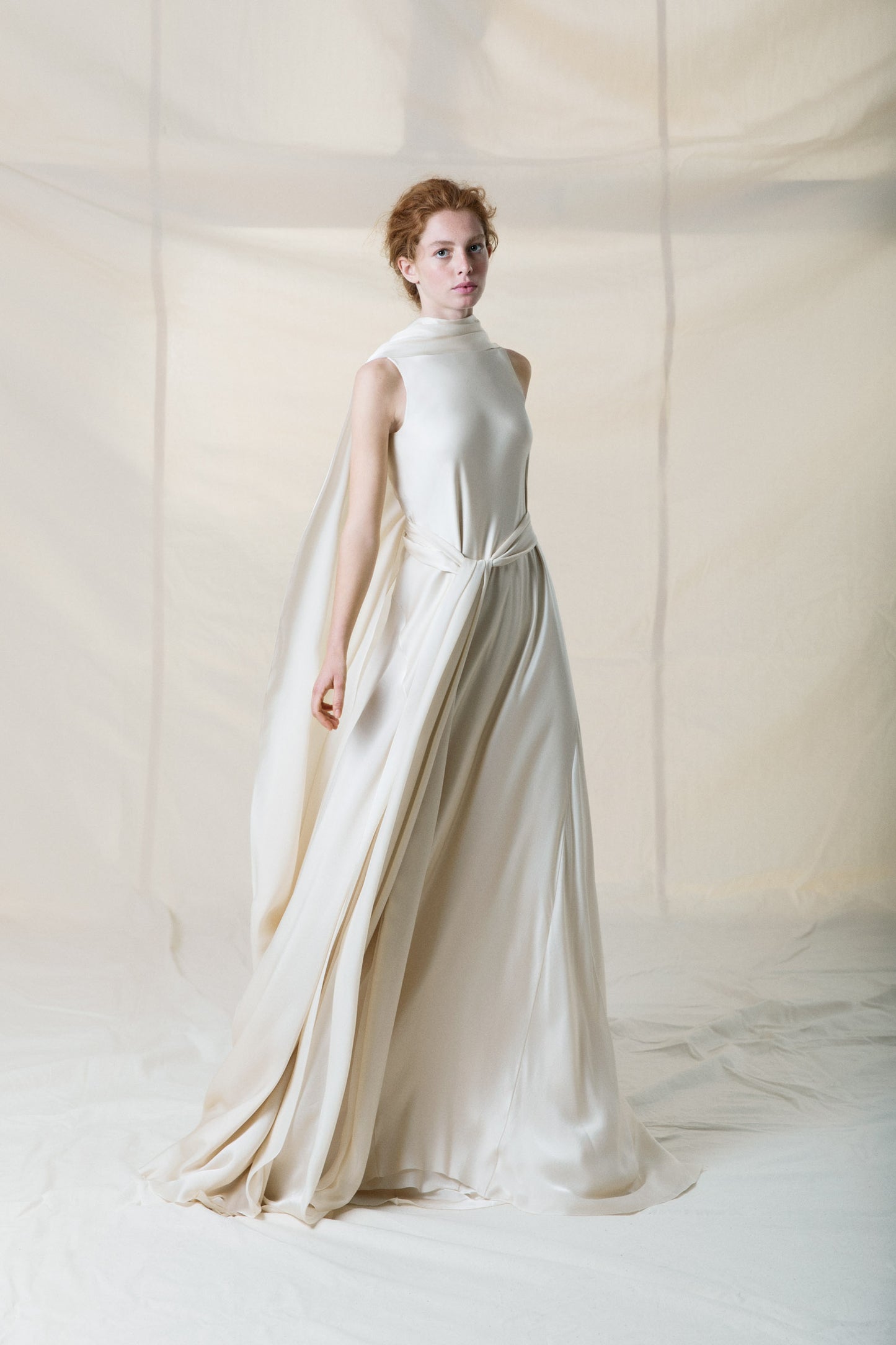 Lirio gown