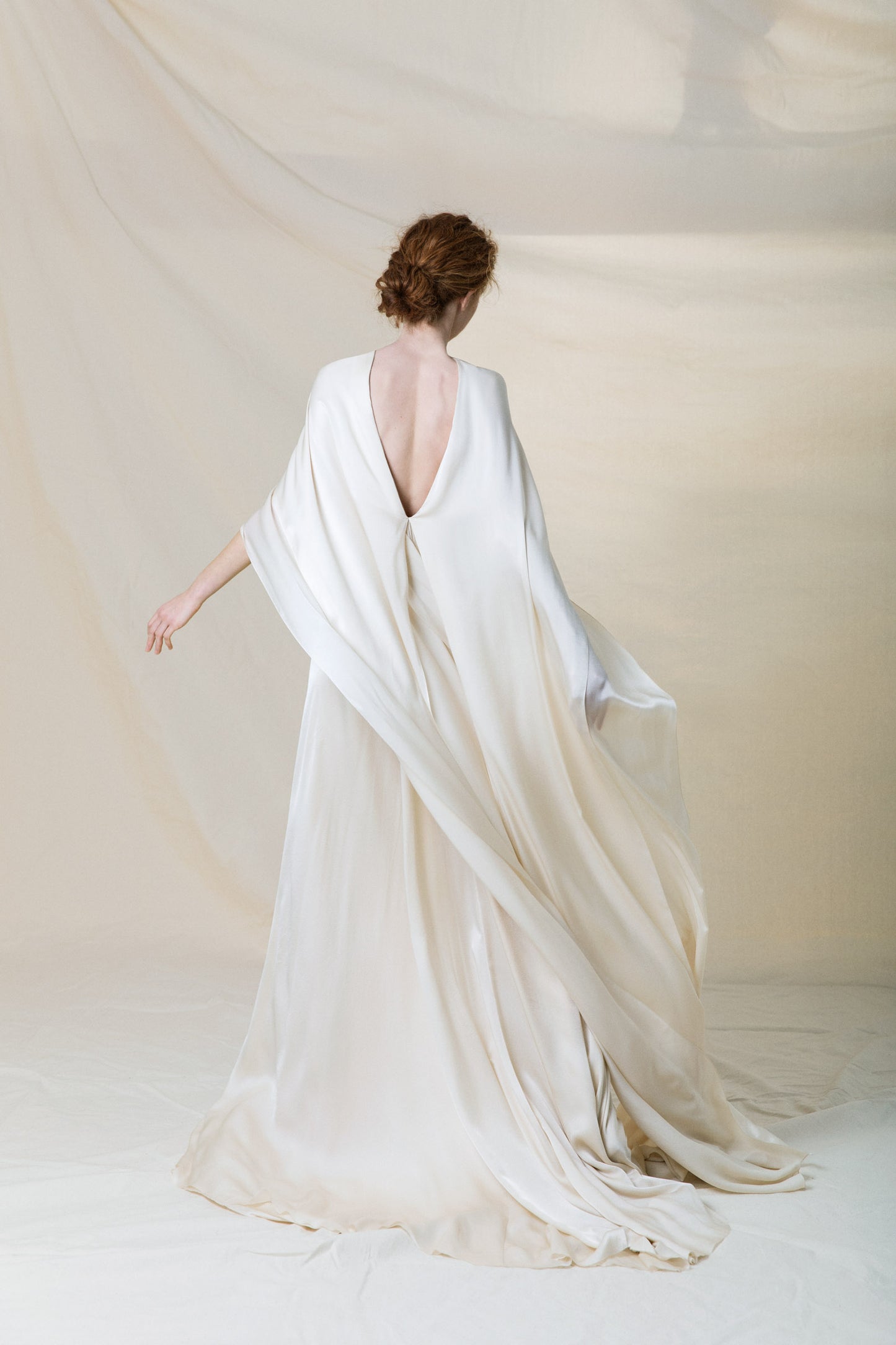 Lirio gown