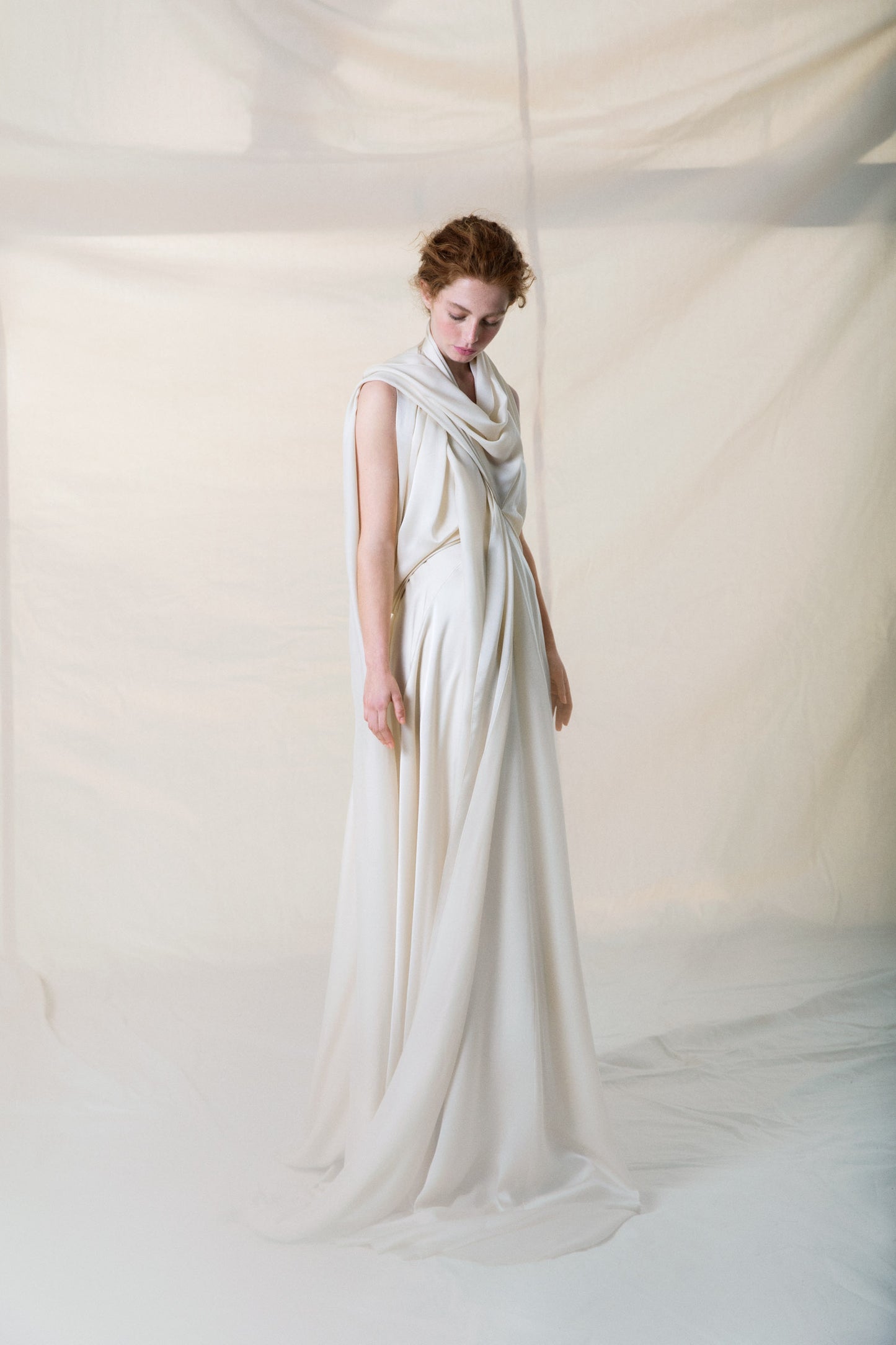 Lirio gown