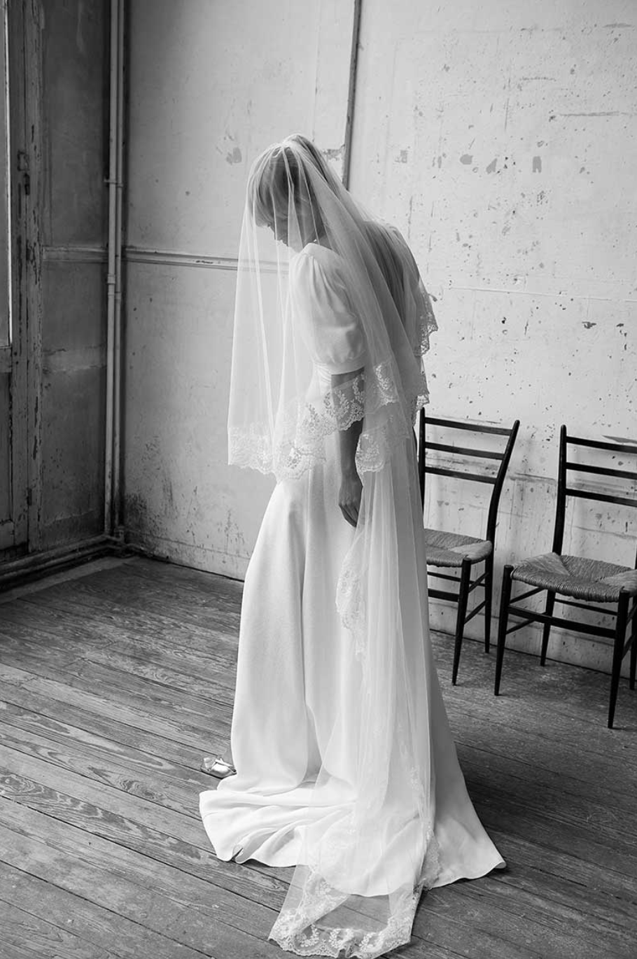 Laure de Sagazan long veil with lace trim