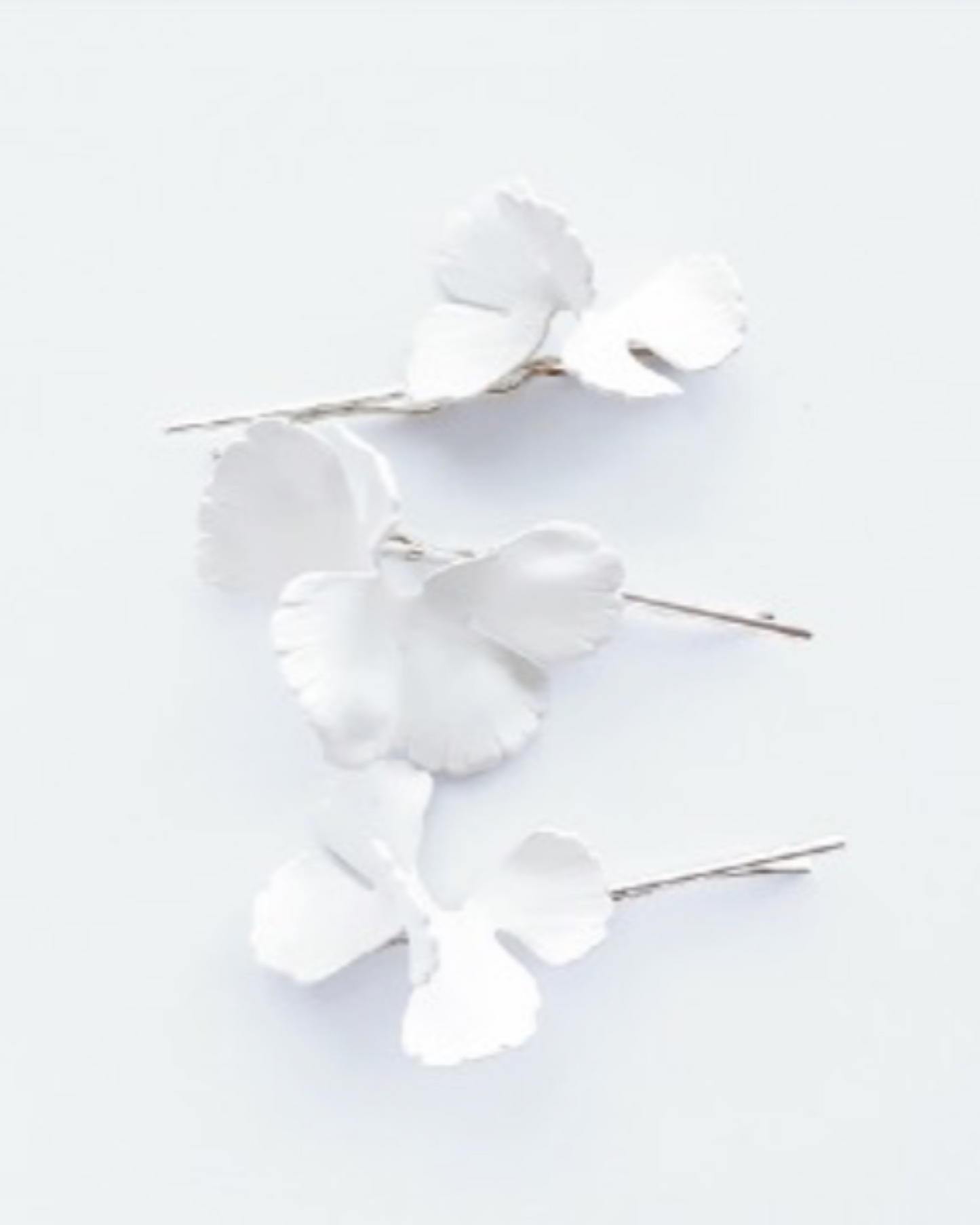 Moss white hair pin set