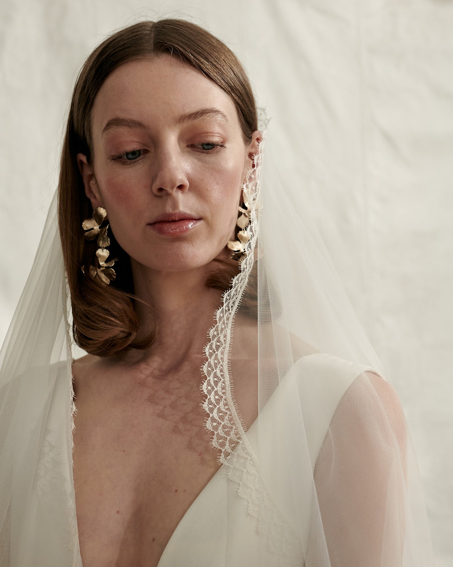 Long veil with lace trim