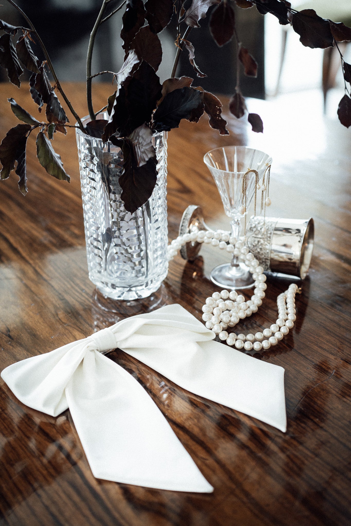 Chic small bow brooch